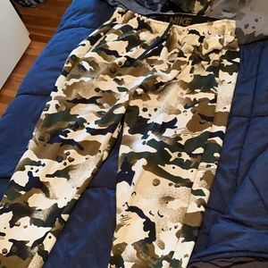 Men Nike camo pants